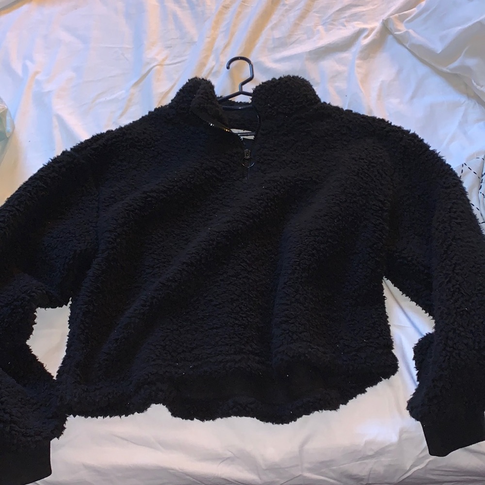 Black Sherpa throw-over